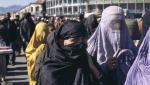 Reguli tot mai stricte pentru femeile afgane: Talibanii le interzic să călătorească pe distanţe lungi neînsoţite