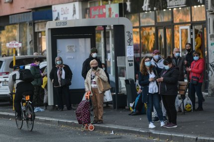 România vulnerabilă în faţa valului 5 fără certificatul verde la muncă. De ce se tem autorităţile şi cum arată planul de luptă cu Omicron