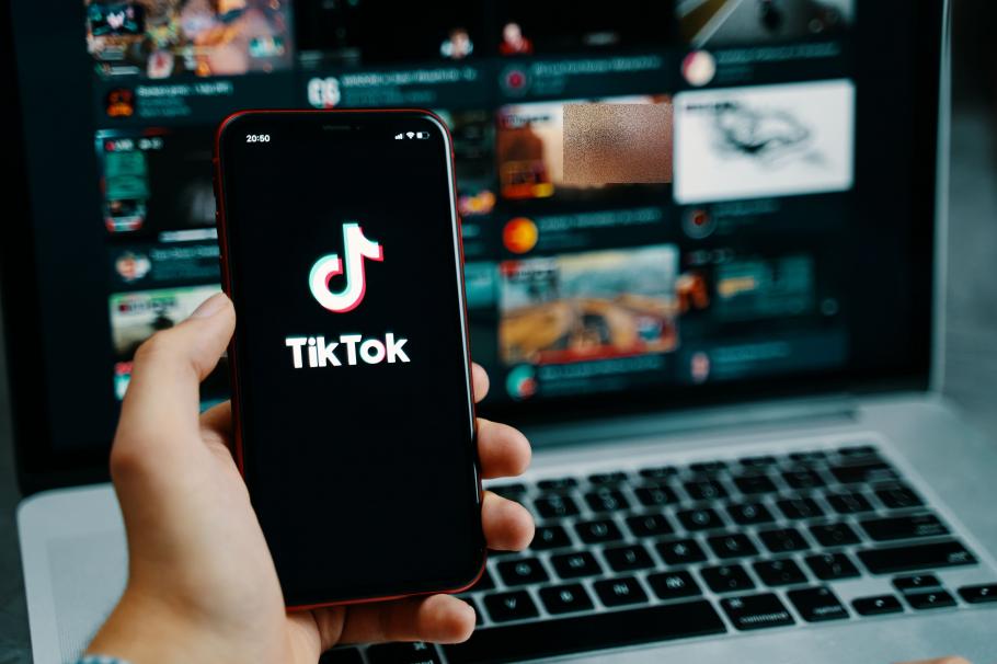 TikTok, dat în judecată de un moderator traumatizat de conţinutul explicit al videoclipurilor încărcate pe platformă