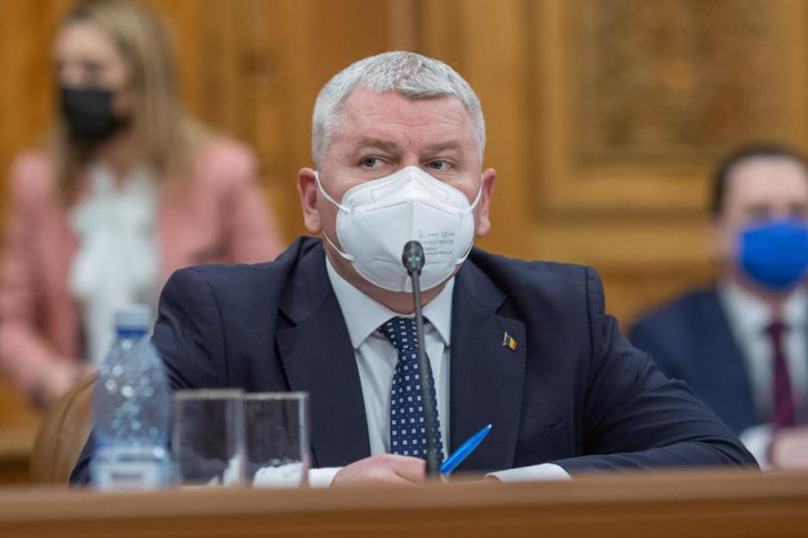 Ministrul Digitalizării, Florin Roman, nu-şi găseşte cartea din CV, singura legătură cu domeniul condus. Reacţia ministrului: Se creează o confuzie Ministrul Digitalizării, Florin Roman, nu-şi găseşte cartea din CV, singura legătură cu domeniul condus. Reacţia ministrului: Se creează o confuzie