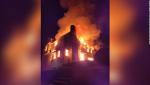 Un american a dat foc casei în valoare de 1,8 milioane de dolari în încercarea de a scăpa de șerpi