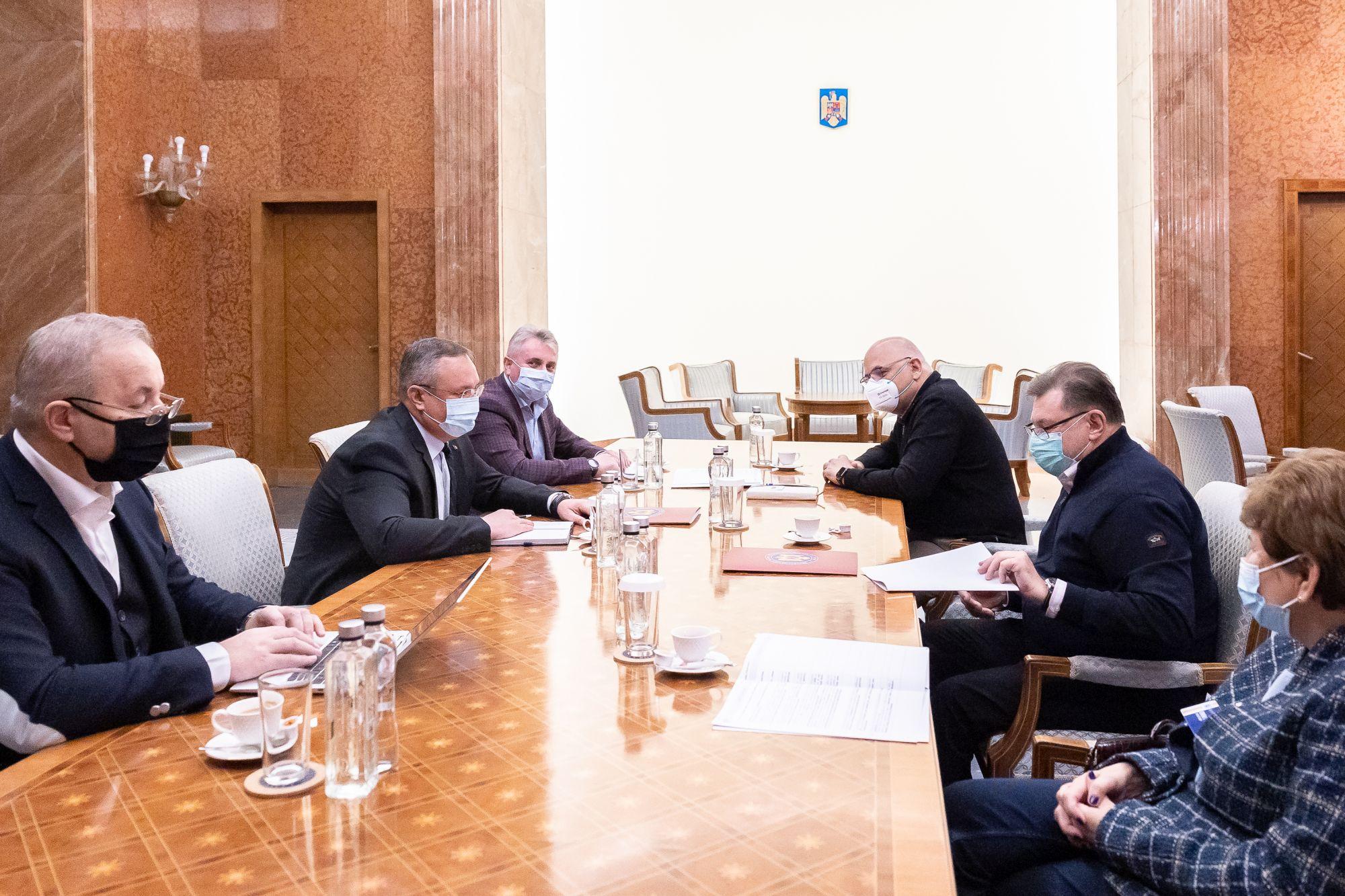 Premierul Nicolae Ciucă s-a întâlnit cu responsabilii gestionării pandemiei pentru a pregăti noi măsuri