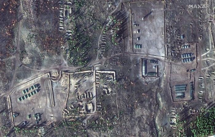 Truoe militare trimise la graniţa cu Ucraina- imagine din satelit