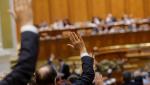 România ar putea acorda absorbante gratuite în școli fetelor vulnerabile, pe modelul Scoţiei şi New Yorkului