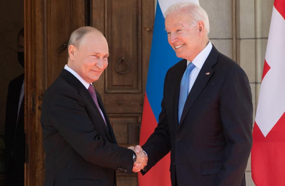Joe Biden îl amenință pe Vladimir Putin că SUA își vor spori prezenţa militară în Europa de Est dacă Ucraina va fi atacată Joe Biden îl amenință pe Vladimir Putin că SUA își vor spori prezenţa militară în Europa de Est dacă Ucraina va fi atacată
