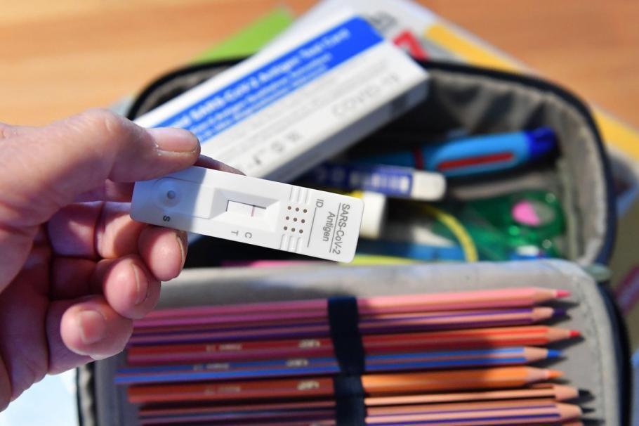 AUR a făcut plângere penală în legătură cu testarea COVID a elevilor AUR a făcut plângere penală în legătură cu testarea COVID a elevilor