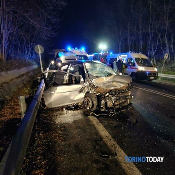 Familie de români, spulberată pe un drum din Italia. Un Suzuki Wagon aproape s-a dezintegrat după impact