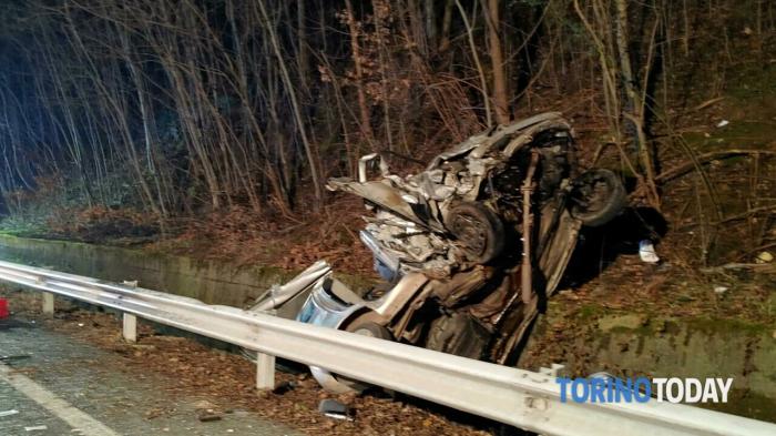 Familie de români, spulberată pe un drum din Italia. Un Suzuki Wagon aproape s-a dezintegrat după impact