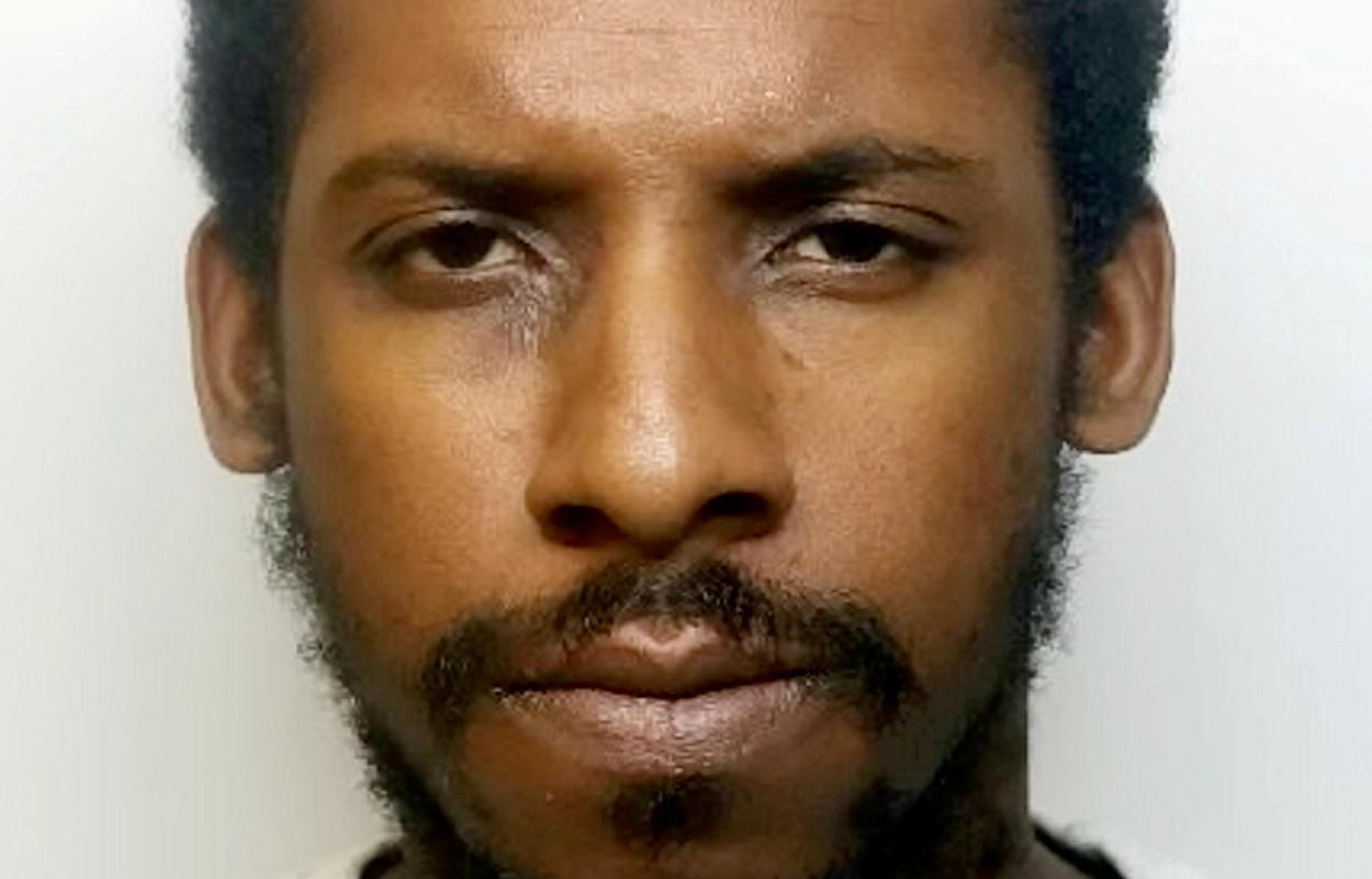 Bărbatul a cumpărat de la un magazin o cutie de chibrituri, apoi a mers şi a incendiat clubul