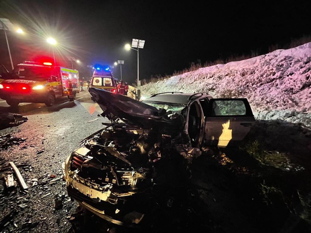 Trei persoane au rămas încarcerate