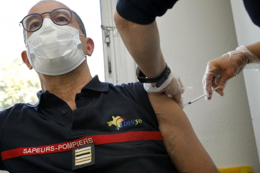 Franţa recomandă o singură doză de vaccin pentru persoanele care au avut Covid-19 Franţa recomandă o singură doză de vaccin pentru persoanele care au avut Covid-19