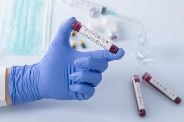 Încă şase cazuri de infectare cu mutaţia Covid din Marea Britanie