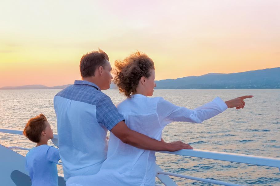 Vacanţele pe mare, o alternativă pentru tot mai mulţi români Ambarcaţiunile se pot închiria şi online, iar în topul preferinţelor sunt Grecia şi Croaţia