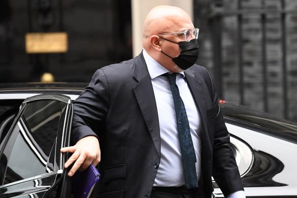 Marea Britanie relaxează restricţiile dure. Zahawi: "Două persoane se pot întâlni afară, la o cafea". Pe 8 martie se redeschid şi şcolile