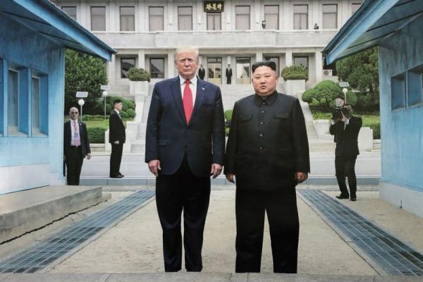 Donald Trump şi Kim Jong-un