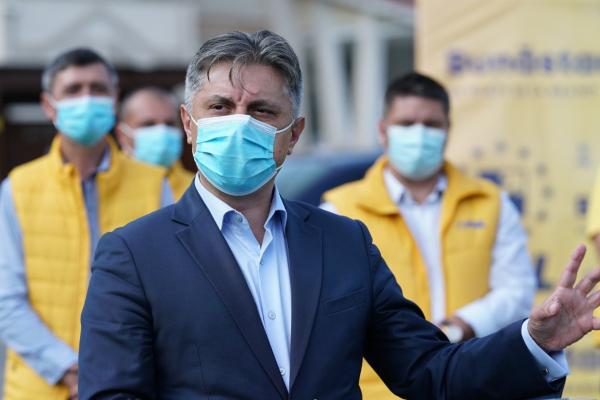 Deputatul Mugur Cozmanciuc, preşedintele PNL Neamţ, trimis în judecată pentru trafic de influenţă