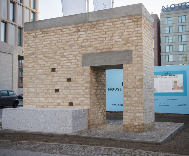 „Casa Lui”, proiectul care va uni creștinii, musulmanii și evreii sub același acoperiș, la Berlin Fațada „Casei Lui”, o construcție religioasă care va uni sub același acoperiș o biserică, o sinagogă și o moschee