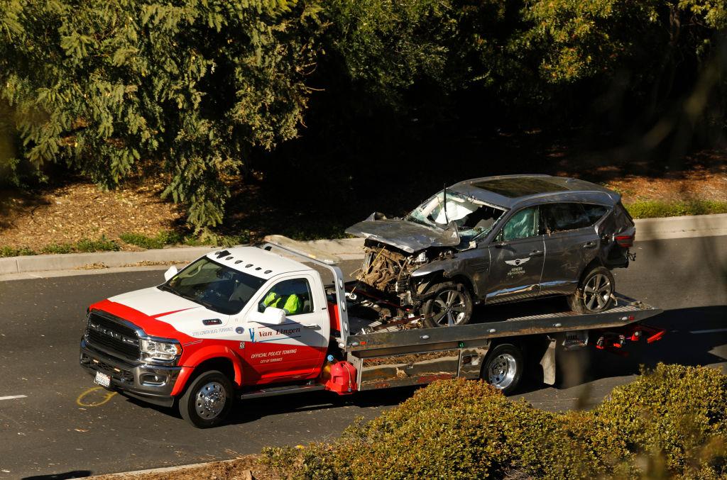 Poliția a ridicat mașina lui Tiger Woods, distrusă în accident