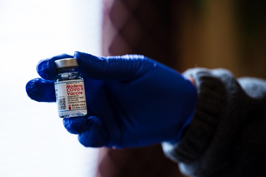 Moderna are un nou vaccin anti-Covid pentru tulpina din Africa de Sud și e pregătit pentru testarea umană Moderna are un nou vaccin anti-Covid pentru tulpina din Africa de Sud și e pregătit pentru testarea umană