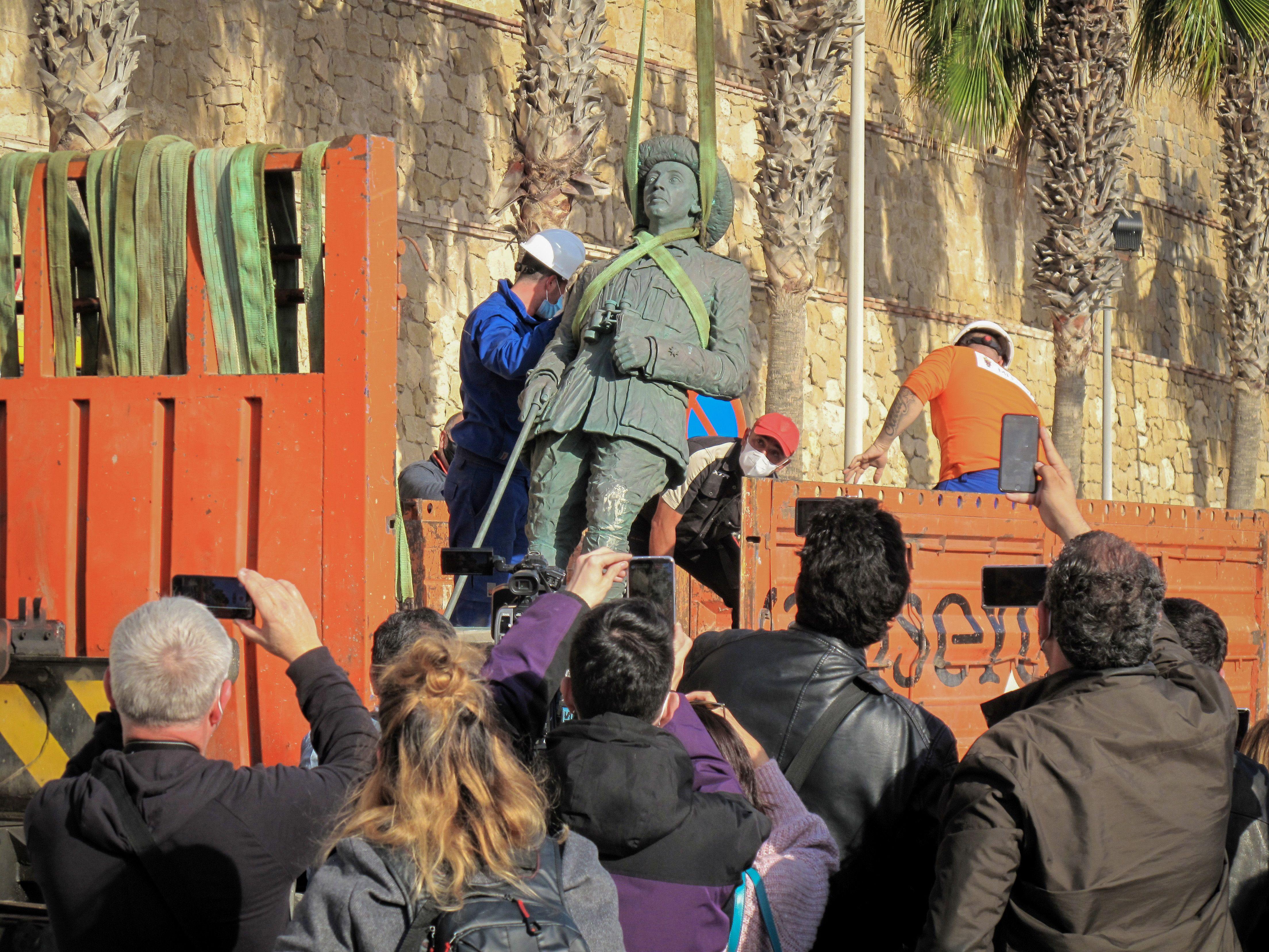 Ultima statuie a generalului Franco a fost înlăturată