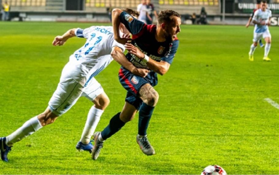 Universitatea Craiova a pierdut meciul cu Chindia Târgovişte Universitatea Craiova nu străluceşte nici sub conducerea antrenorului grec Marinos Ouzounidis