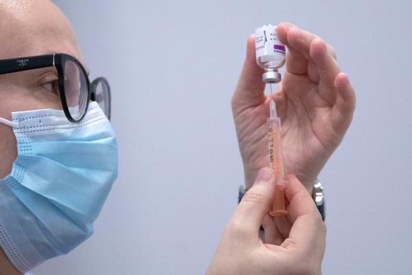 Vaccinul Covid Oxford / AstraZeneca reduce semnificativ transmiterea virusului și este extrem de protector chiar şi după o singură doză - studiu