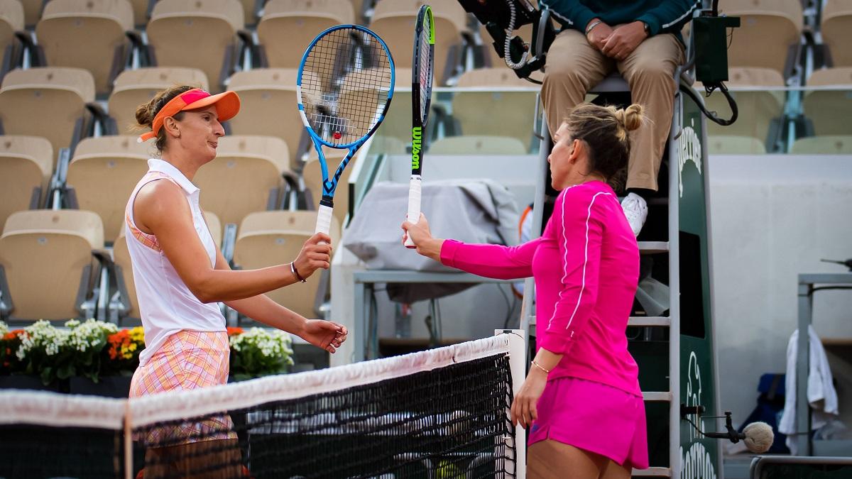 Turnee de tenis reluate la Melbourne Simona Halep, Sorana Cîrstea şi Irina Begu au de jucat meciuri la simplu la turneele de tenis de la Melbourne