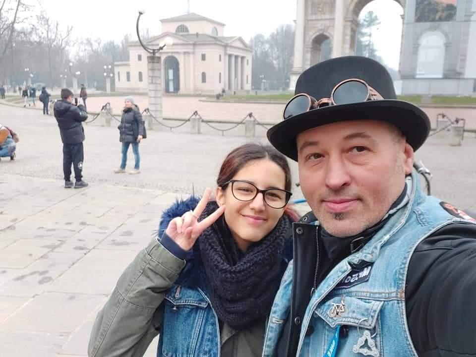 Robert Godri alături de fiica sa, în Italia