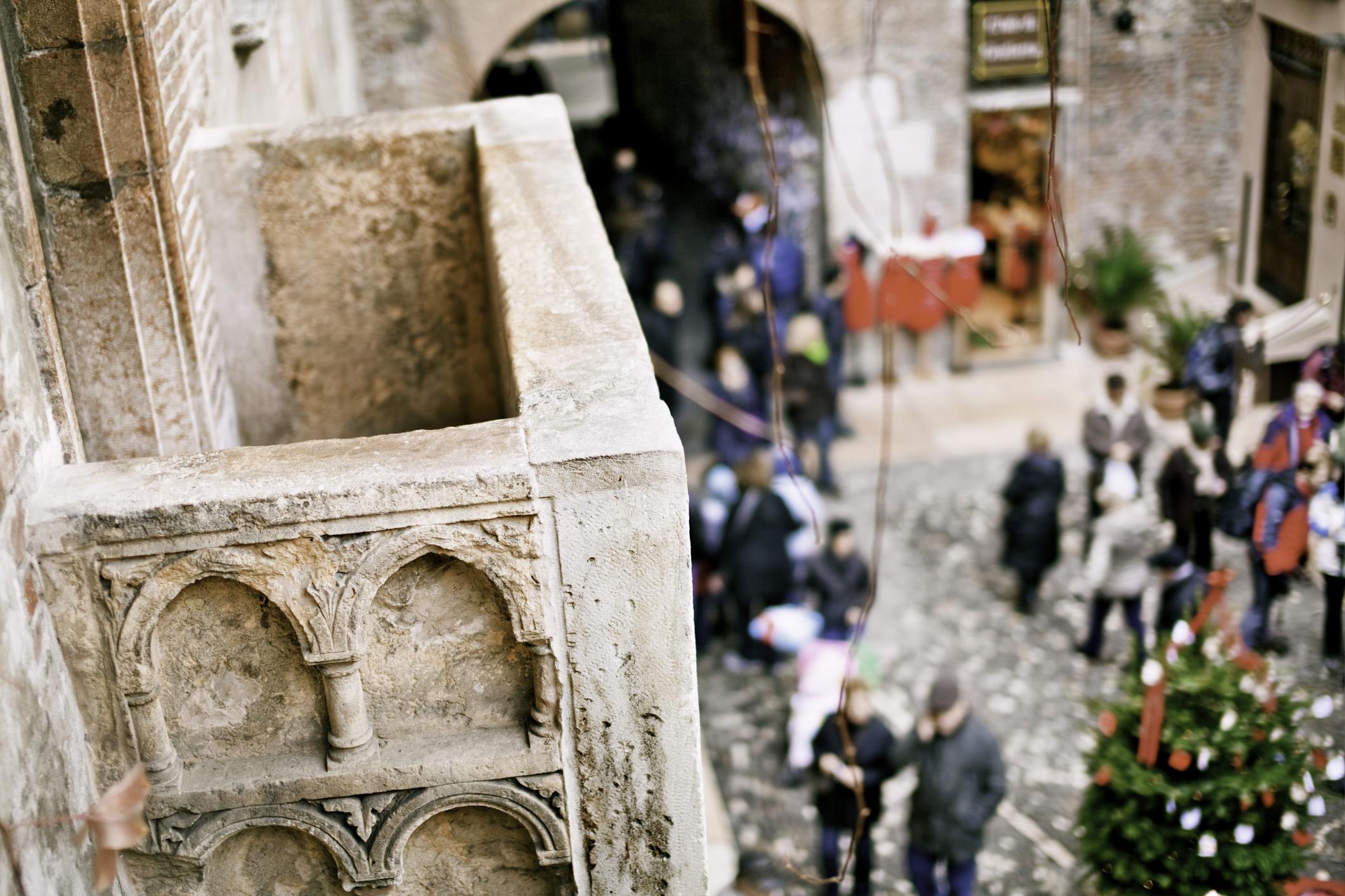 Vedere de sus - balconul Julietei din Verona