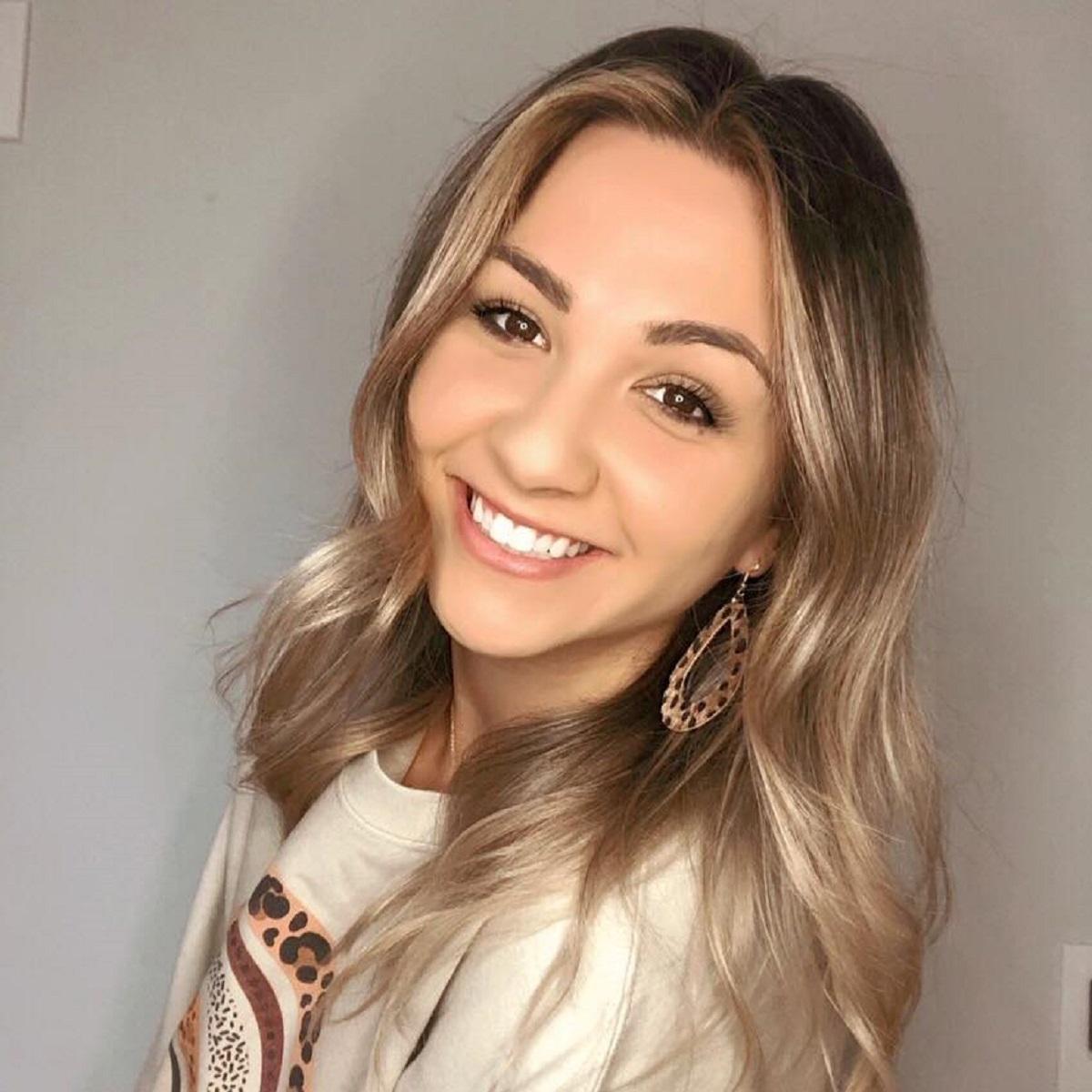 Courtney este învăţătoare