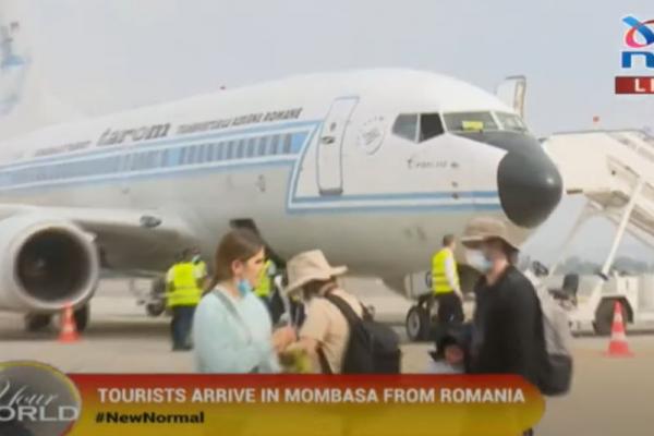 VIDEO O televiziune din Kenya a transmis în direct sosirea unui avion cu turiști români