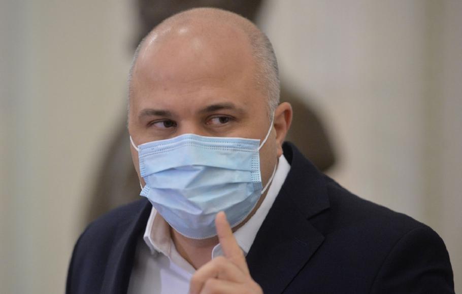 Deputatul USR Emanuel Ungureanu Deputatul USR Emanuel Ungureanu anunţă că a fost vaccinat cu o doză din lotul AstraZeneca care a fost oprit