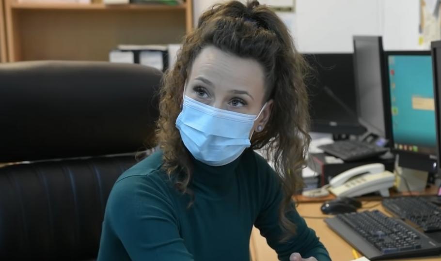 chelnerița Apele Române Tânăra angajată la Apele Române