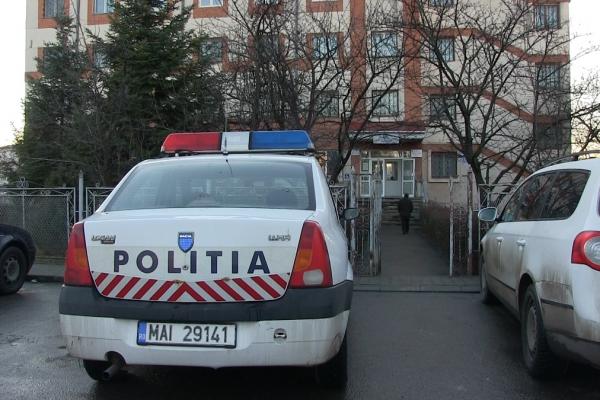 Speriat că are un hoţ în casă, un tânăr din Satu Mare a chemat Poliţia, dar era doar amantul soţiei. S-au bătut, apoi, în faţa Poliţiei