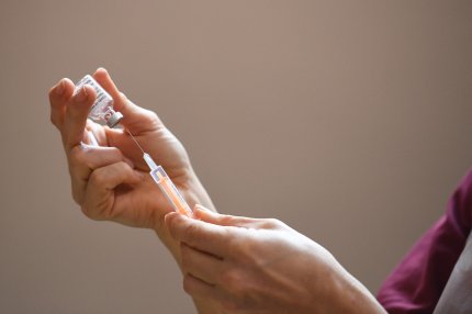 Analiză The Guardian: Ce ascunde precauția Europei față de vaccinul Oxford