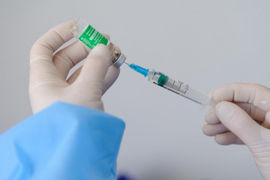 EMA: Vaccinarea cu AstraZeneca este sigură şi eficientă EMA: Vaccinarea cu AstraZeneca este sigură şi eficientă
