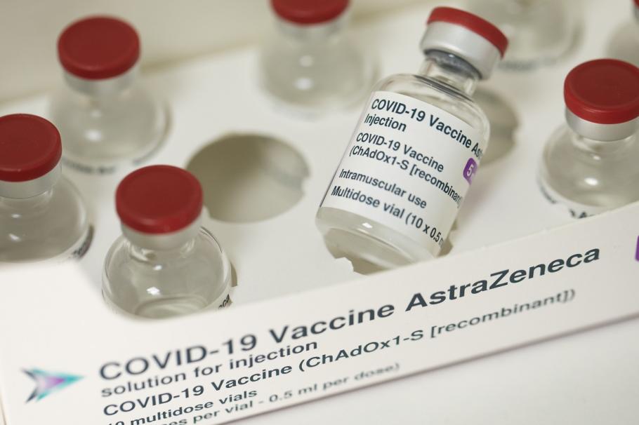 Mai multe ţări din Uniunea Europeană reiau vaccinarea cu AstraZeneca, după ce EMA a anunţat că serul este ''sigur şi eficient'' Mai multe state membre UE au suspendat serul în urmă cu câteva zile, din precauţie