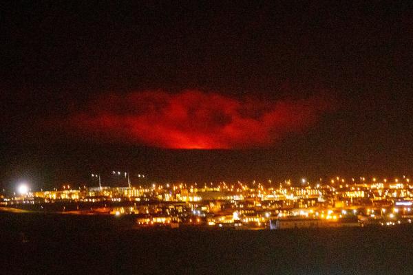 Vulcanul Fagradalsfjall din Islanda a erupt după zeci de mii de cutremure. FOTO