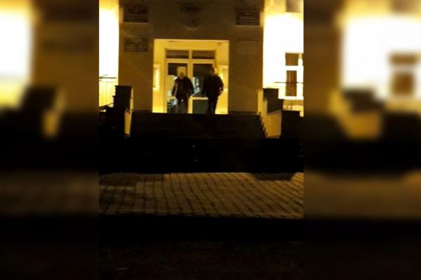 Primarul unei localități din Dolj pleacă de la petrecerea dată în instituție