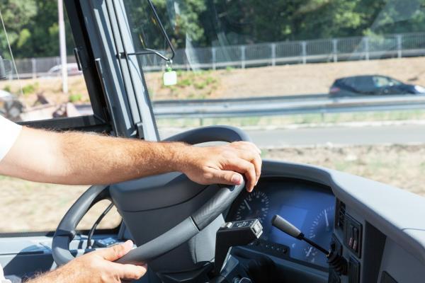 Trei șoferi au condus 2.450 de kilometri fără oprire și odihnă, din România în Italia. Au fost opriți când voiau să facă și returul de poliția austriacă