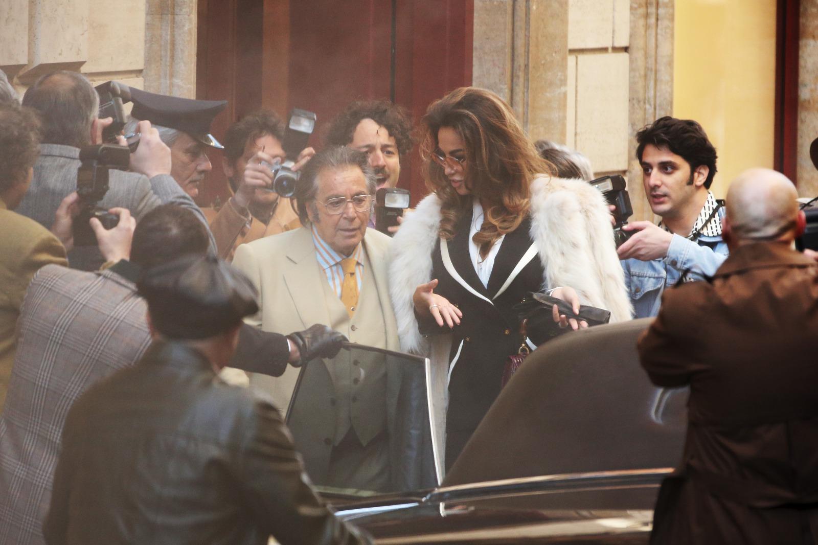 Mădălina Ghenea și Al Pacino, în timpul filmărilor pentru ”House of Gucci”