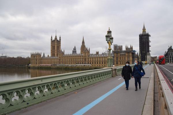O amendă usturătoate va intra în vigoare pentru oricine din Marea Britanie care încearcă să călătorească în străinătate fără motive întemeiate