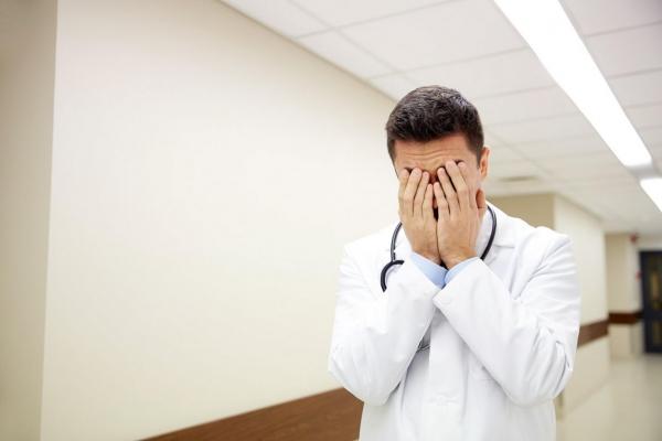 Sindromul "Burnout", foarte întâlnit la cadrele medicale din prima linie de luptă cu Covid. Dr. Apostolescu: "Ajungi să nu îţi mai pese"