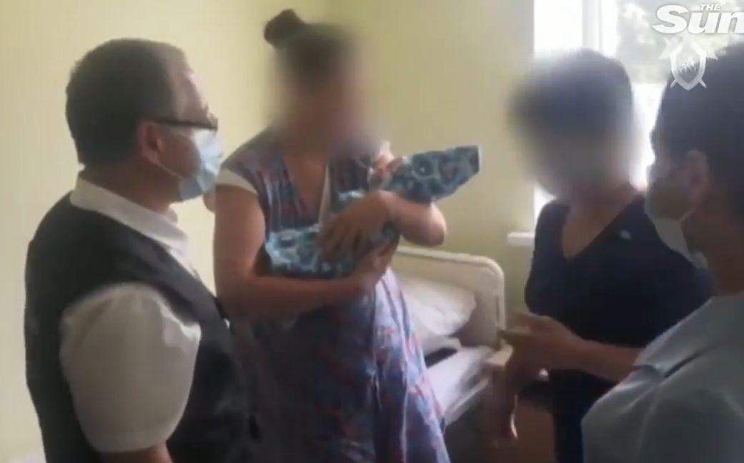 Bebelușul s-a întors în brațele mamei sale după 12 ore de la dispariție