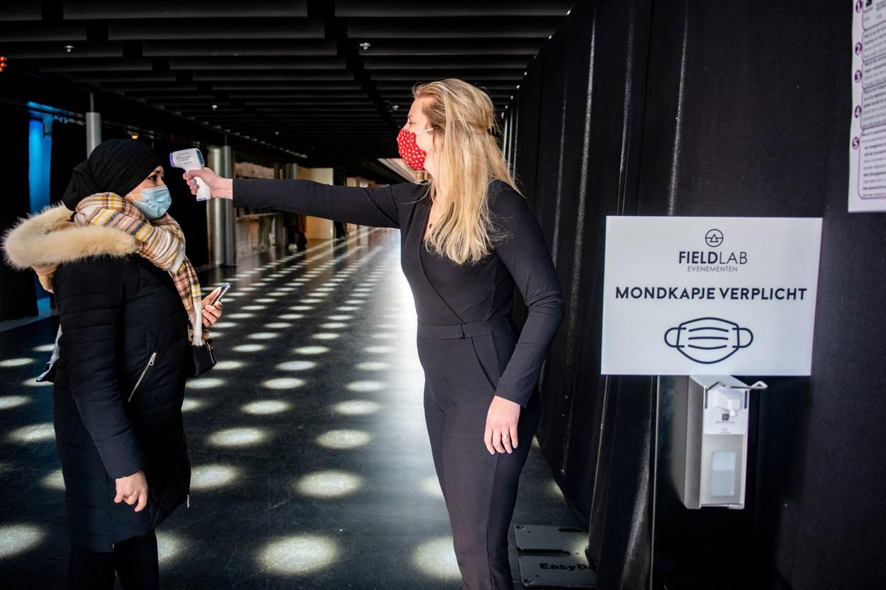 Tinerii au fost testați înainte de a participa la petrecerile-experiment