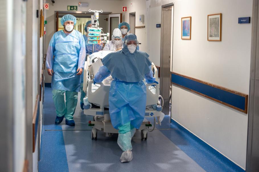 Tulpina braziliană a coronavirusului ”ar putea reinfecta 60% dintre persoanele care au avut deja boala” Tulpina braziliană a coronavirusului ”ar putea reinfecta 60% dintre persoanele care au avut deja boala”