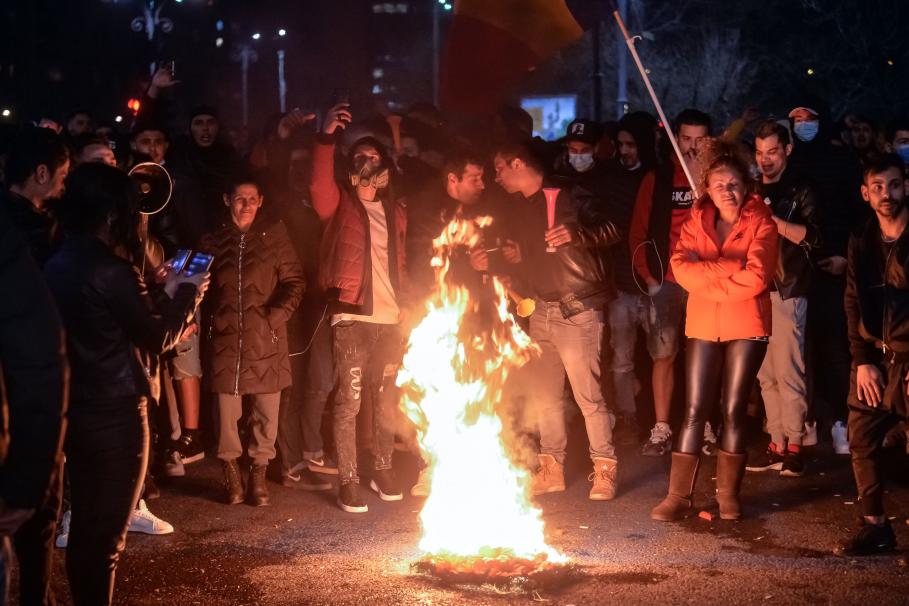Proteste anti-restricții în București și în mai multe orașe din țară Proteste anti-restricții în București și în mai multe orașe din țară