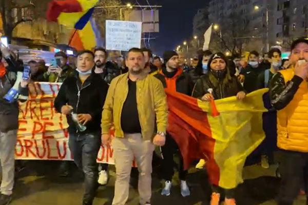 Proteste anti-restricții, ziua 4. Doar câteva sute de români s-au strâns în marile orașe