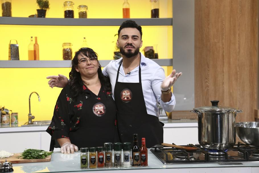 Jador şi mama lui Jador şi mama lui în bucătăria Chefi la cuţite