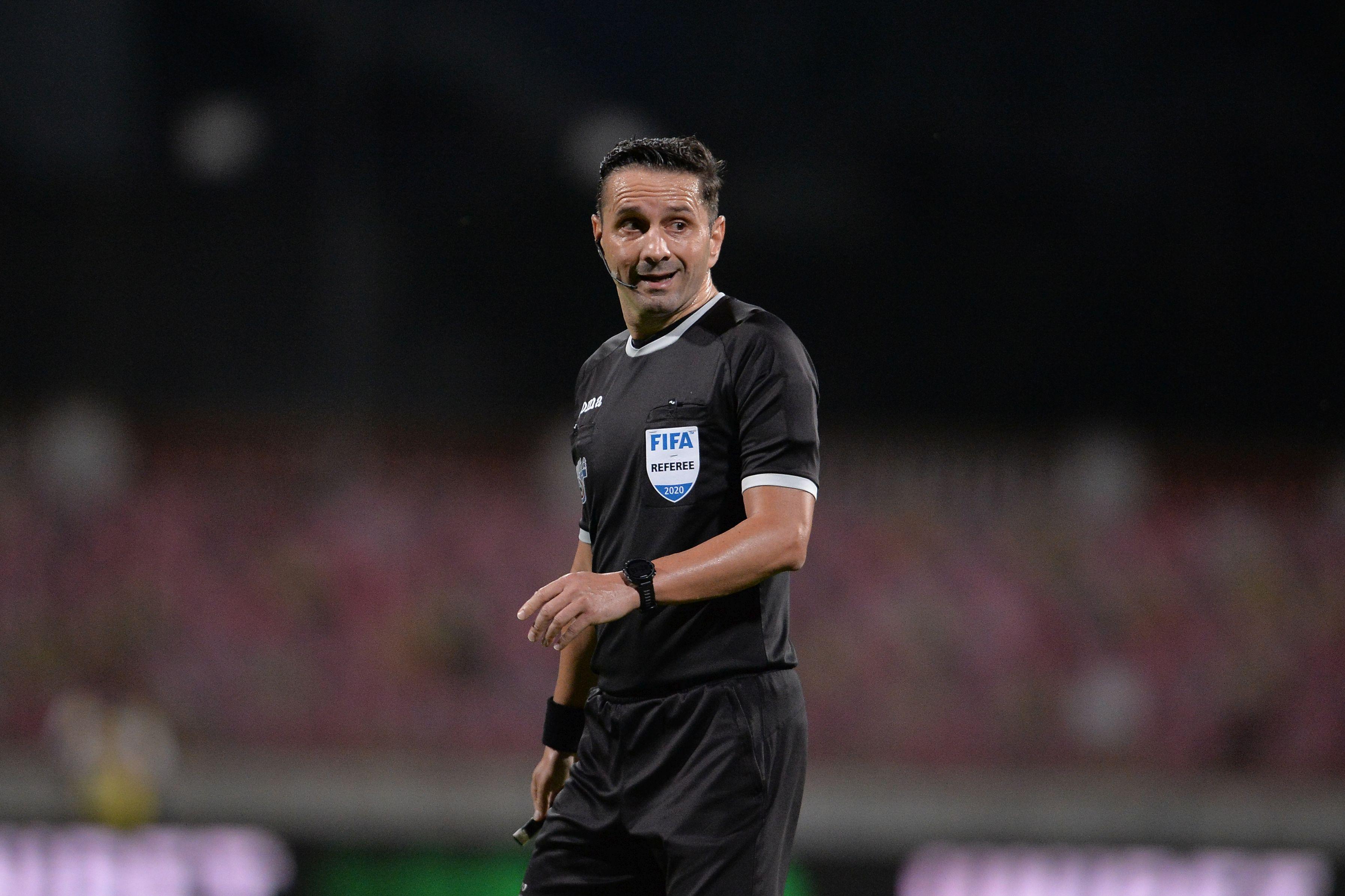 Sebastian Colţescu, suspendat până la finalul sezonului de UEFA, după meciul PSG - Istanbul BB din Liga Campionilor Sebastian Colţescu, suspendat până la finalul sezonului de UEFA, după meciul PSG - Istanbul BB din Liga Campionilor